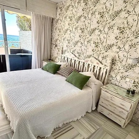 Homely Vistas Al Mar Apartment